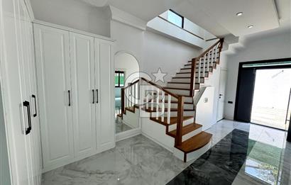 BAŞİSKELE DAMLAR'DA HAVUZLU MÜSTAKİL 4+1 MANZARALI SATILIK VİLLA