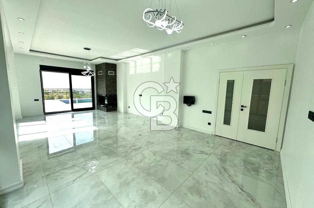 BAŞİSKELE DAMLAR'DA HAVUZLU MÜSTAKİL 4+1 MANZARALI SATILIK VİLLA