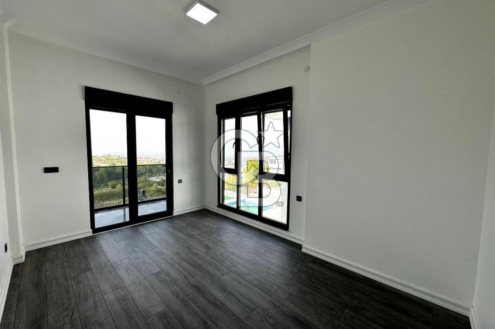 BAŞİSKELE DAMLAR'DA HAVUZLU MÜSTAKİL 4+1 MANZARALI SATILIK VİLLA