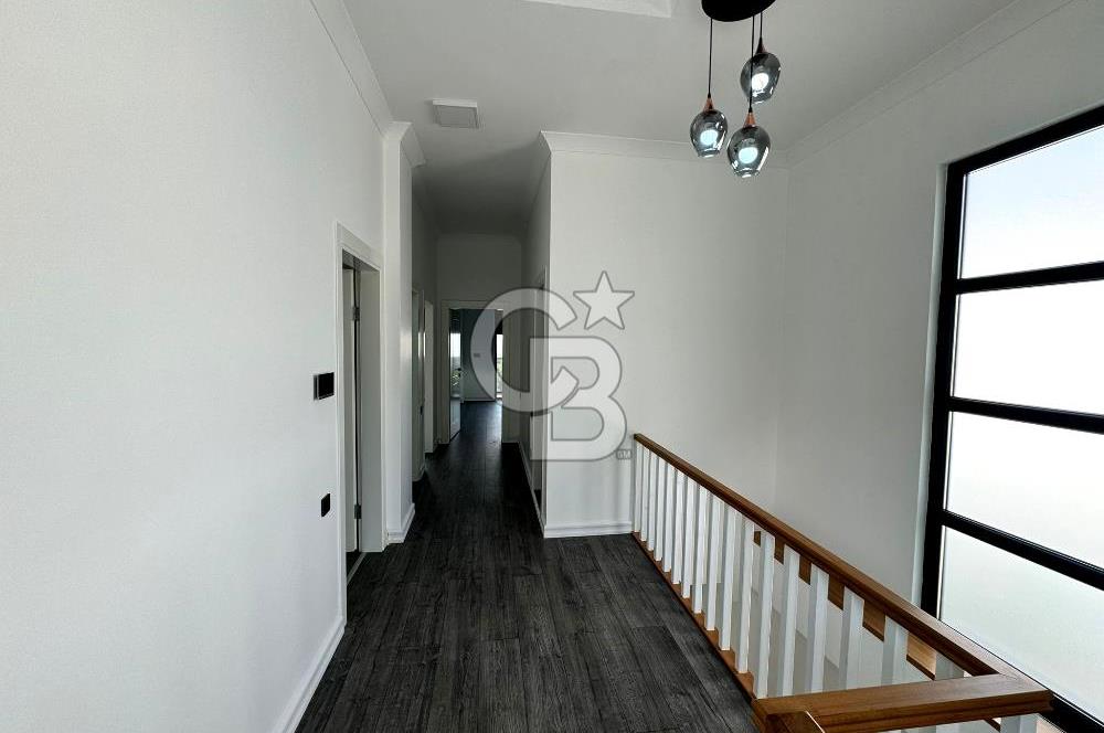 BAŞİSKELE DAMLAR'DA HAVUZLU MÜSTAKİL 4+1 MANZARALI SATILIK VİLLA