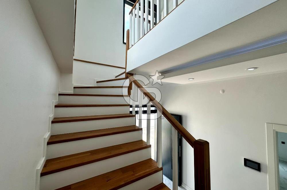 BAŞİSKELE DAMLAR'DA HAVUZLU MÜSTAKİL 4+1 MANZARALI SATILIK VİLLA