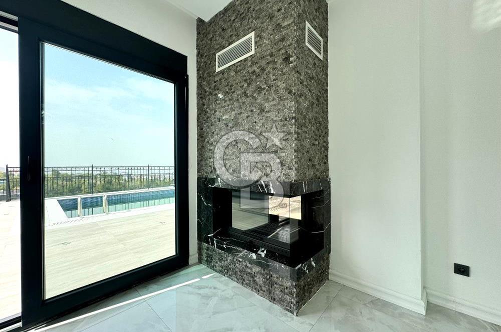 BAŞİSKELE DAMLAR'DA HAVUZLU MÜSTAKİL 4+1 MANZARALI SATILIK VİLLA