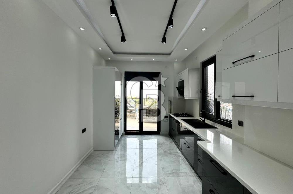 BAŞİSKELE DAMLAR'DA HAVUZLU MÜSTAKİL 4+1 MANZARALI SATILIK VİLLA