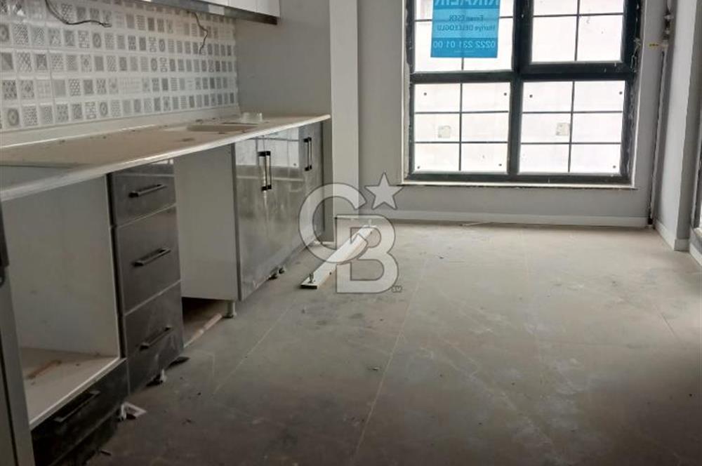 CB CITY'DEN SAZOVA ATATÜRK STADYUM'U KARŞISI KİRALIK KOMPLE BİNA