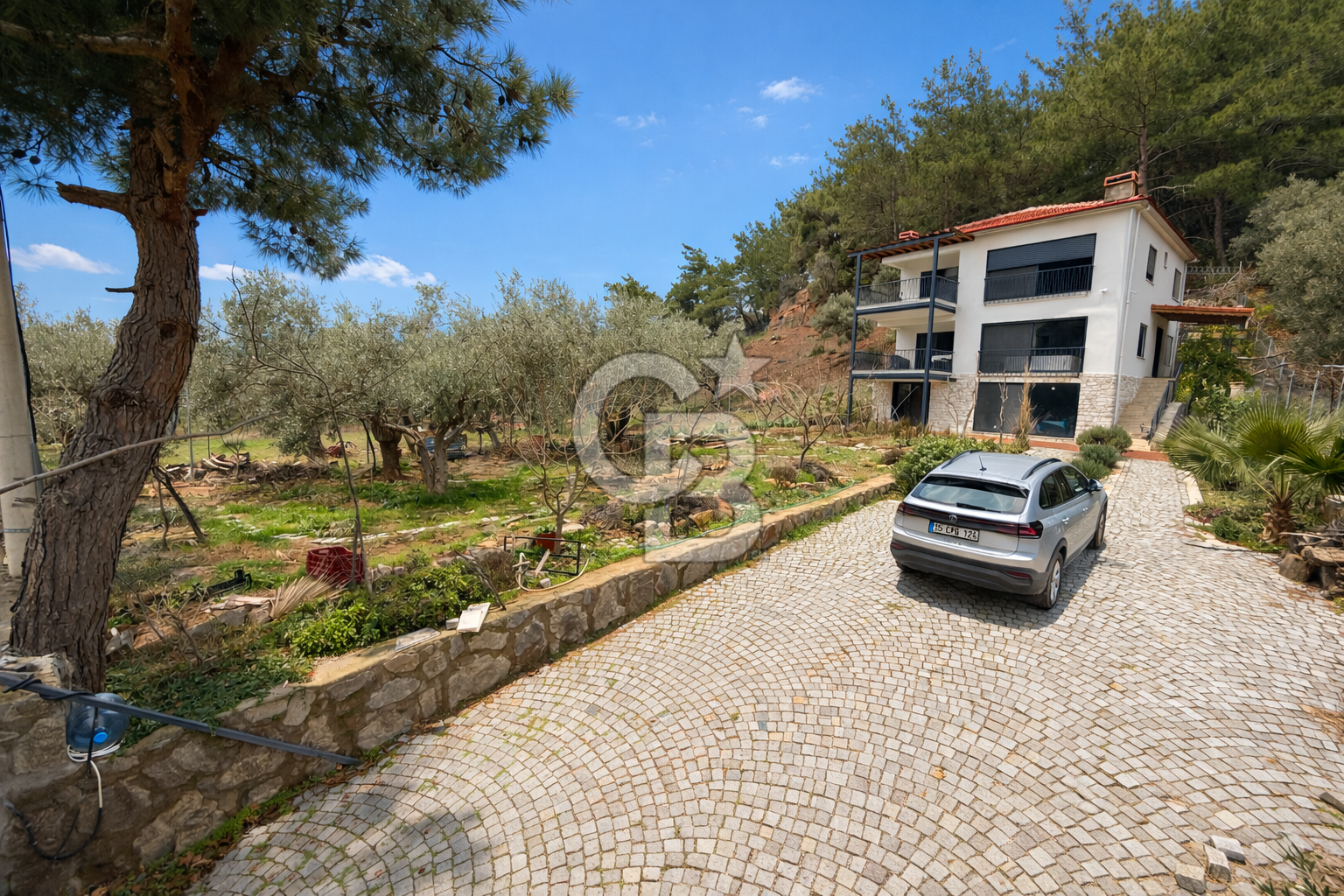 DEREKÖYDE ÖZEL YAPIM,PANORAMİK MANZARALI DOĞAYLA İÇİÇE TRİPLEKS