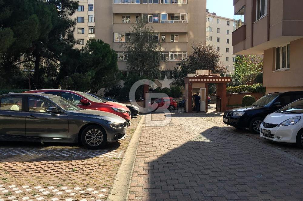 BOSTANCI'DA HAVUZLU GÜVENLİKLİ BALKONLU 3+1 SİTE DAİRESİ