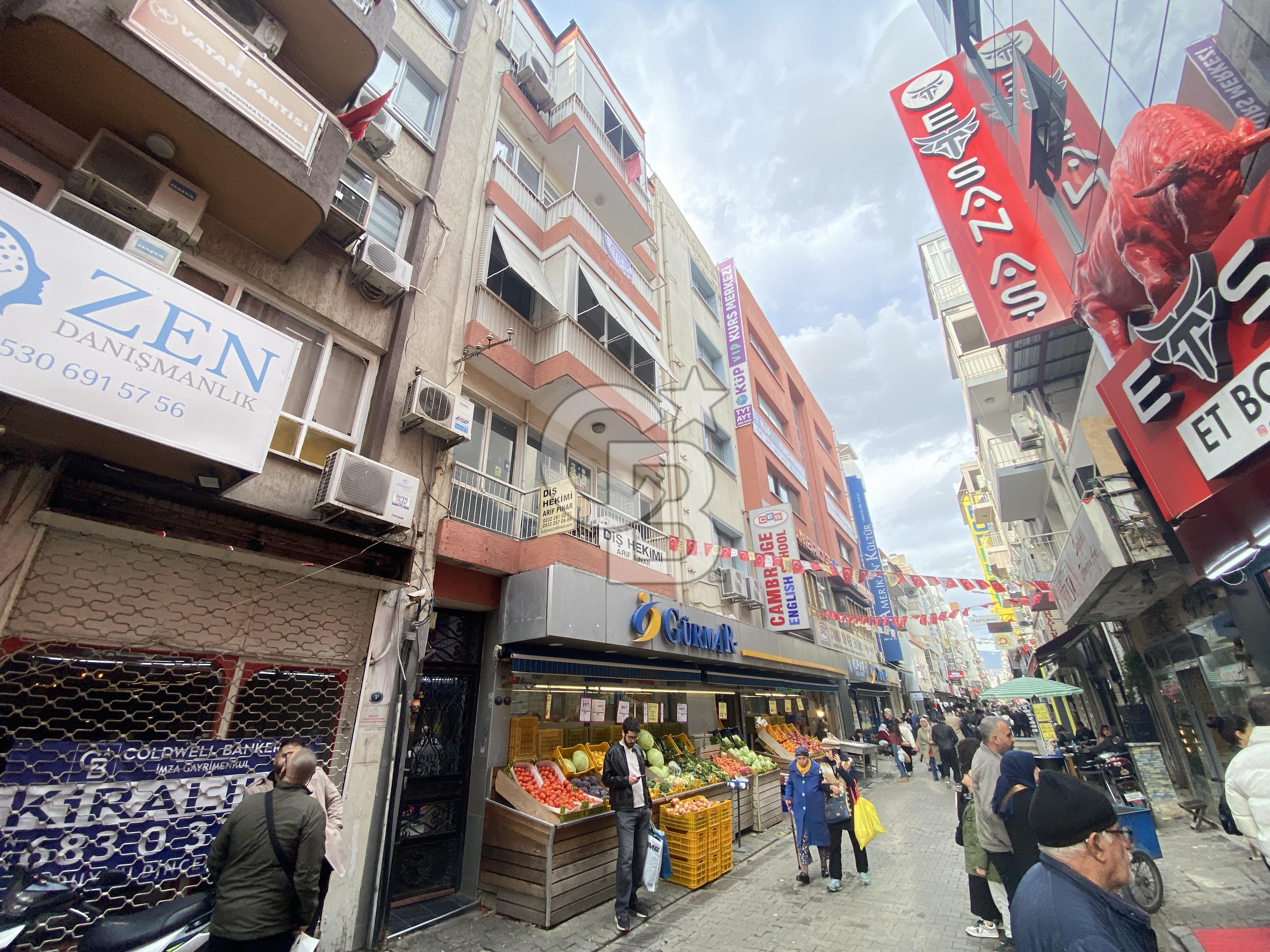 İZMİR KARŞIYAKA TUNA MAHALLESİ ARABACILAR SOKAK'TA SATILIK 2+1 DAİRE