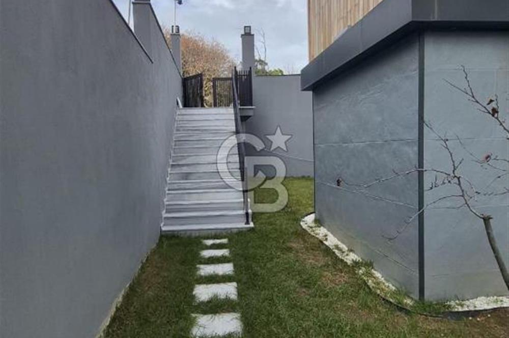 SATILIK ARNAVUTKÖY KARABURUN'DA DENİZ MANZARALI LÜX VİLLA