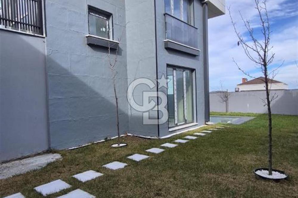 SATILIK ARNAVUTKÖY KARABURUN'DA DENİZ MANZARALI LÜX VİLLA