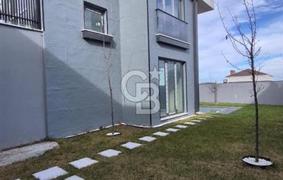 SATILIK ARNAVUTKÖY KARABURUN'DA DENİZ MANZARALI LÜX VİLLA