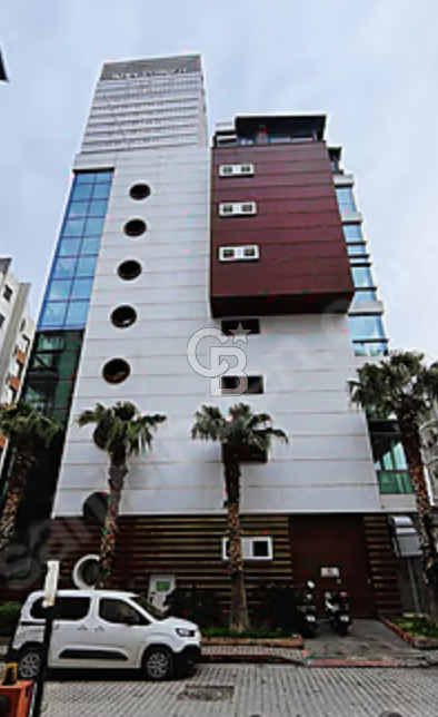 Bayraklı kahraman centrium'da kiralık manzaralı ferah ofis