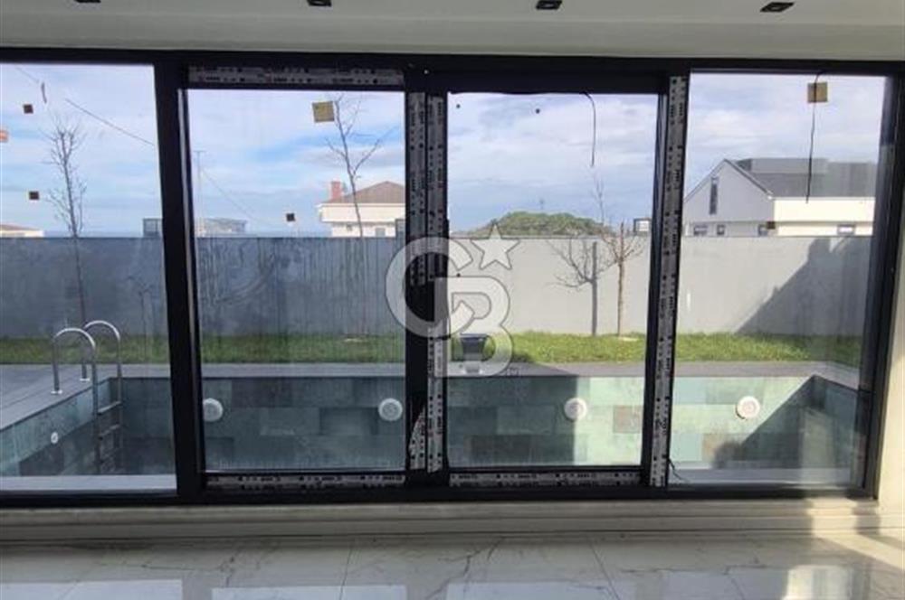 SATILIK ARNAVUTKÖY KARABURUN'DA DENİZ MANZARALI LÜX VİLLA