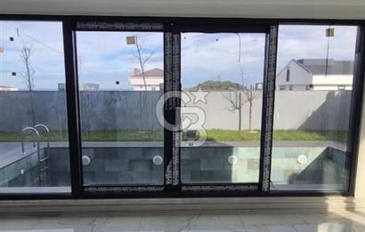 SATILIK ARNAVUTKÖY KARABURUN'DA DENİZ MANZARALI LÜX VİLLA