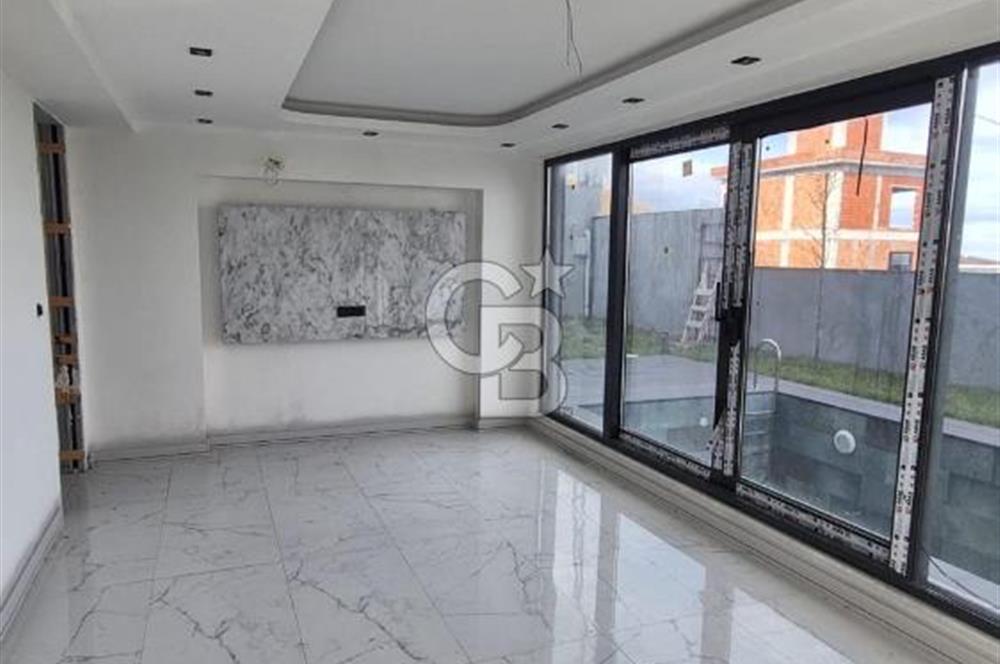 SATILIK ARNAVUTKÖY KARABURUN'DA DENİZ MANZARALI LÜX VİLLA