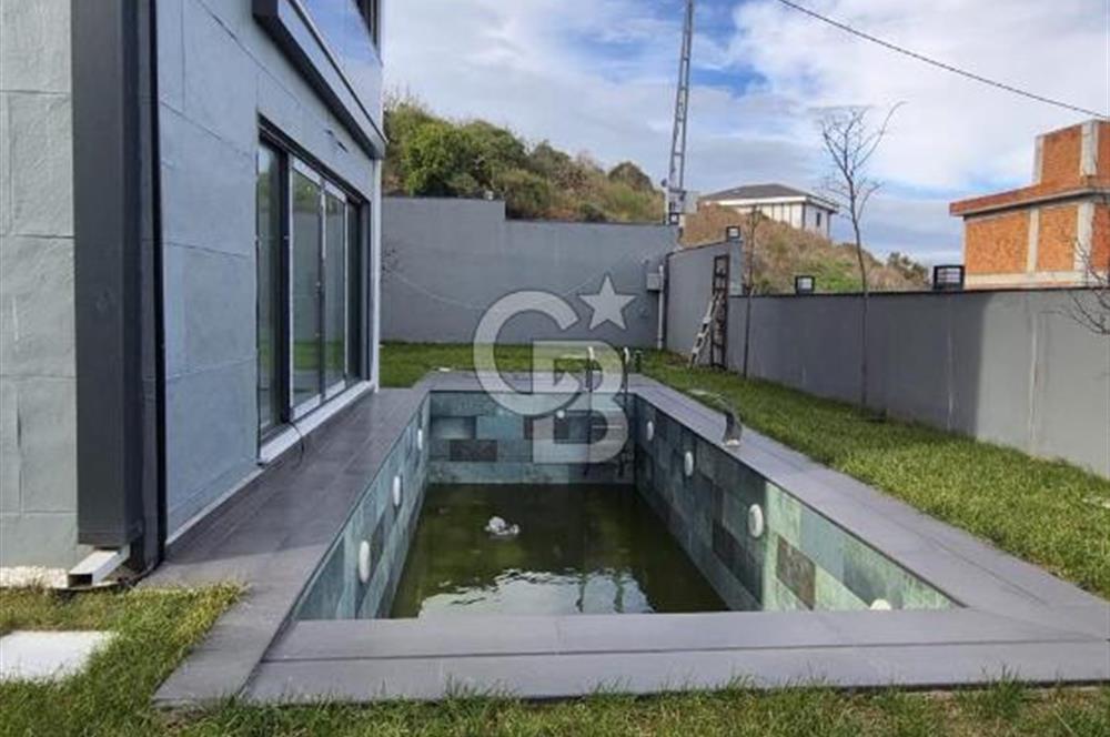 SATILIK ARNAVUTKÖY KARABURUN'DA DENİZ MANZARALI LÜX VİLLA