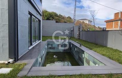 SATILIK ARNAVUTKÖY KARABURUN'DA DENİZ MANZARALI LÜX VİLLA