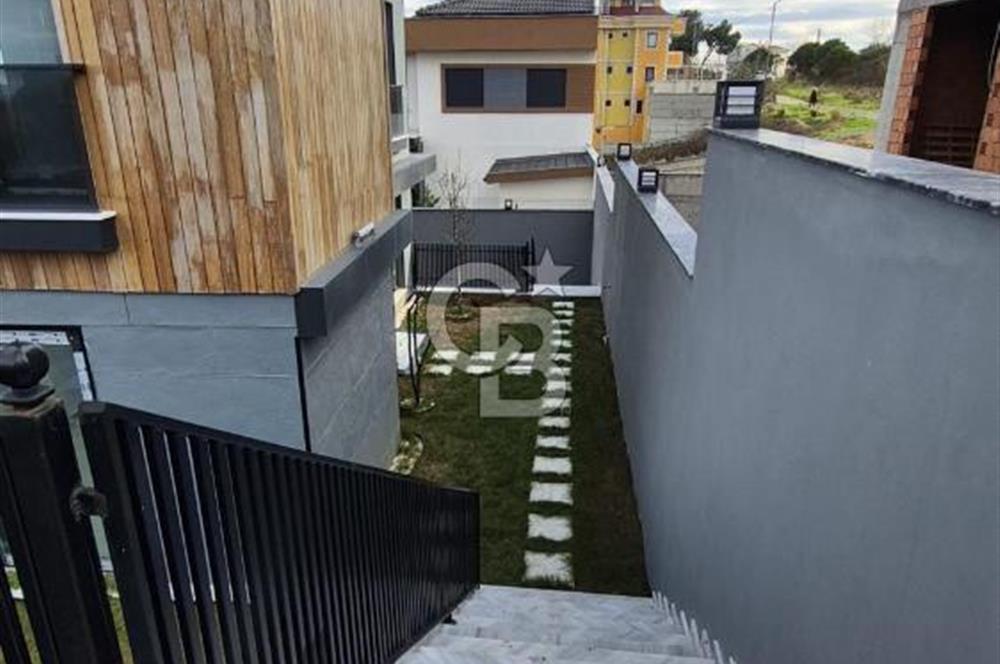 SATILIK ARNAVUTKÖY KARABURUN'DA DENİZ MANZARALI LÜX VİLLA