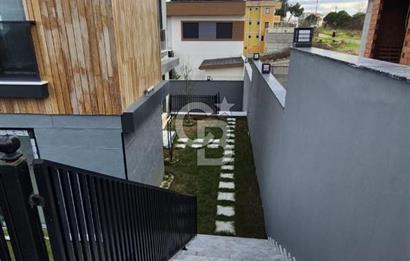 SATILIK ARNAVUTKÖY KARABURUN'DA DENİZ MANZARALI LÜX VİLLA