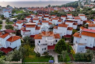 ÇANDARLIDA SİTE İÇERİSİNDE DENİZ MANZARALI EŞYALI SATILIK VİLLA - 6 - 331196