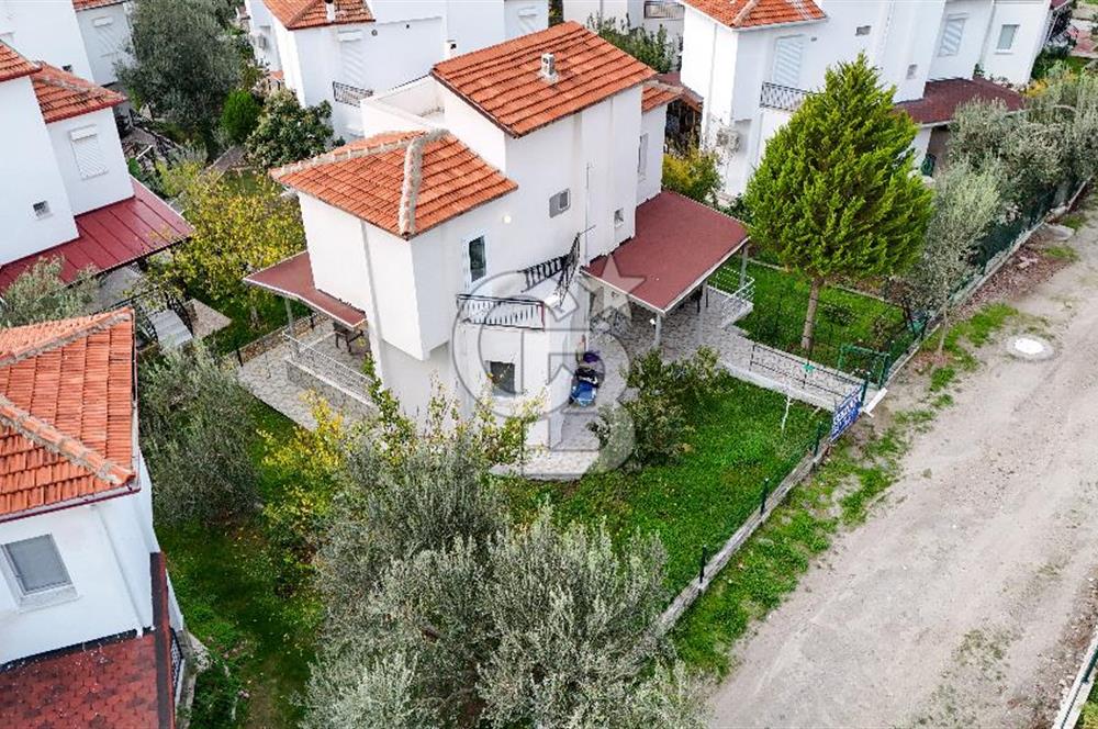 ÇANDARLIDA SİTE İÇERİSİNDE DENİZ MANZARALI EŞYALI SATILIK VİLLA