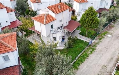 ÇANDARLIDA SİTE İÇERİSİNDE DENİZ MANZARALI EŞYALI SATILIK VİLLA