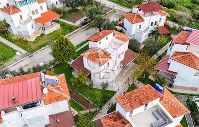 ÇANDARLIDA SİTE İÇERİSİNDE DENİZ MANZARALI EŞYALI SATILIK VİLLA