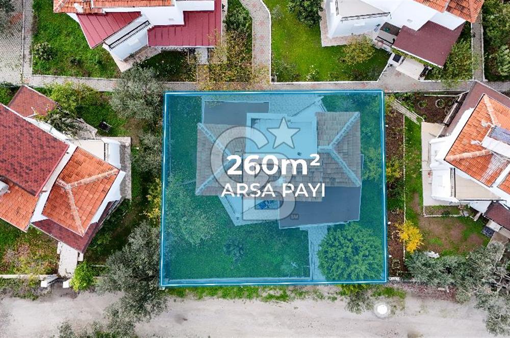 ÇANDARLIDA SİTE İÇERİSİNDE DENİZ MANZARALI EŞYALI SATILIK VİLLA