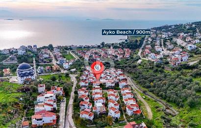 ÇANDARLIDA SİTE İÇERİSİNDE DENİZ MANZARALI EŞYALI SATILIK VİLLA