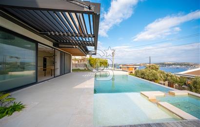 ÇEŞME FENERBURNUNDA ULTRA LÜKS 5+1 MÜSTAKİL TRIPLEKS VİLLA