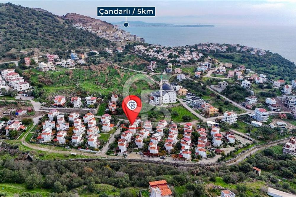 ÇANDARLIDA SİTE İÇERİSİNDE DENİZ MANZARALI EŞYALI SATILIK VİLLA