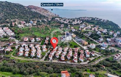 ÇANDARLIDA SİTE İÇERİSİNDE DENİZ MANZARALI EŞYALI SATILIK VİLLA