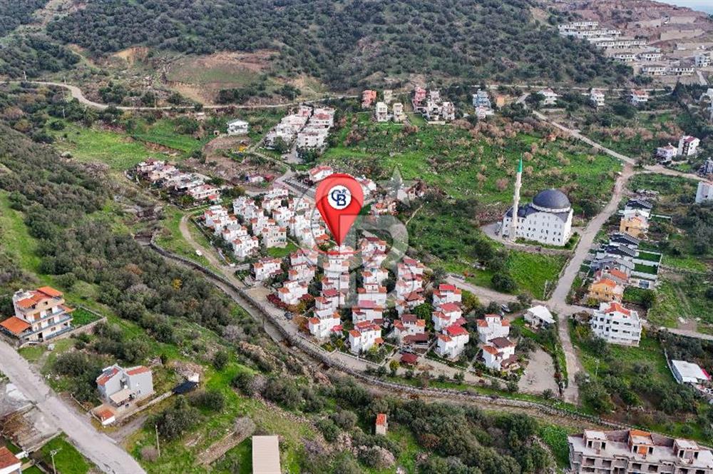 ÇANDARLIDA SİTE İÇERİSİNDE DENİZ MANZARALI EŞYALI SATILIK VİLLA