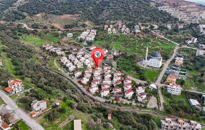 ÇANDARLIDA SİTE İÇERİSİNDE DENİZ MANZARALI EŞYALI SATILIK VİLLA