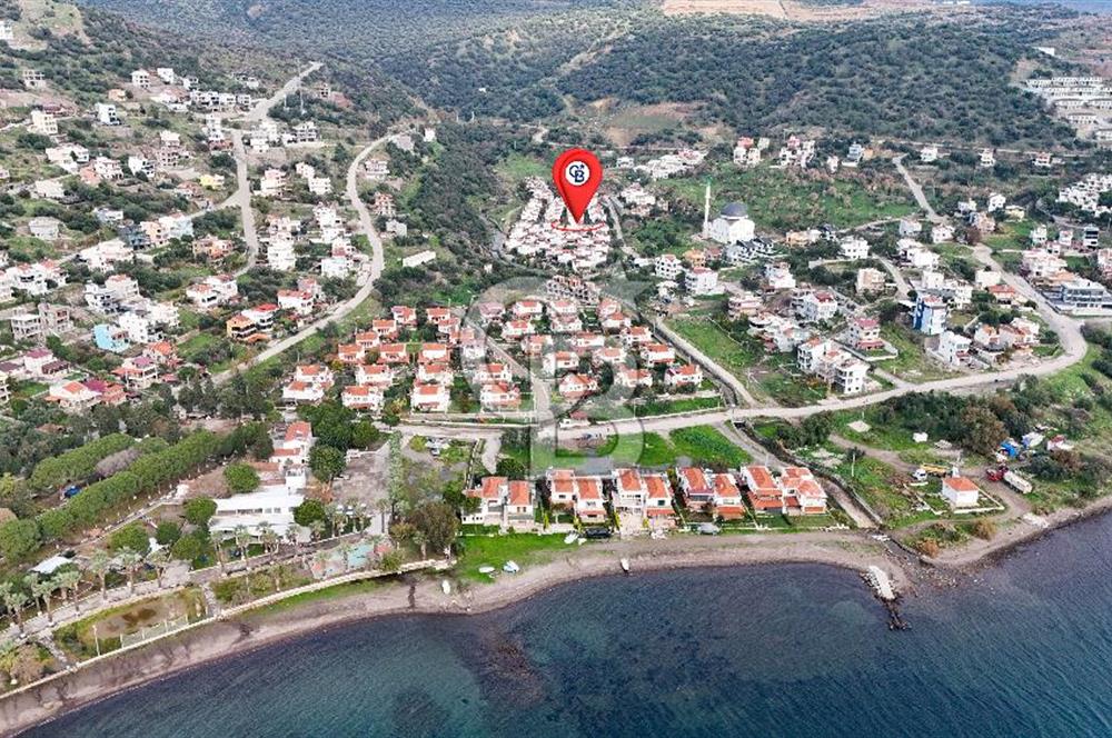 ÇANDARLIDA SİTE İÇERİSİNDE DENİZ MANZARALI EŞYALI SATILIK VİLLA