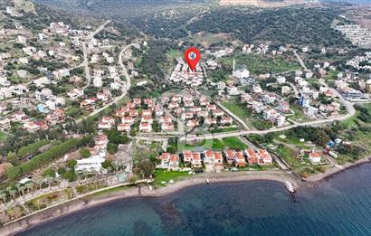 ÇANDARLIDA SİTE İÇERİSİNDE DENİZ MANZARALI EŞYALI SATILIK VİLLA