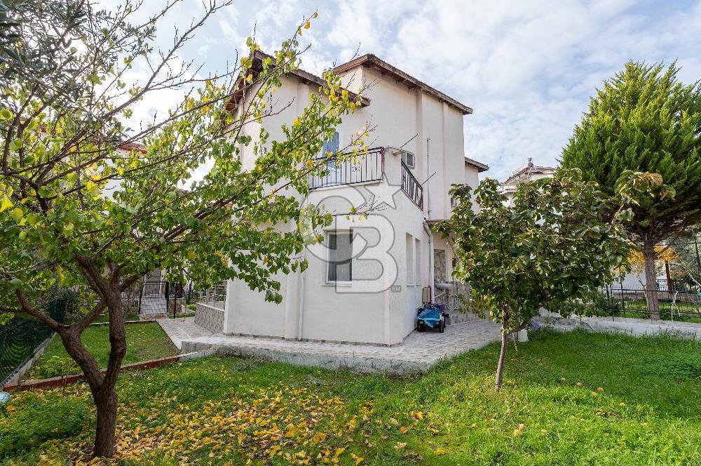 ÇANDARLIDA SİTE İÇERİSİNDE DENİZ MANZARALI EŞYALI SATILIK VİLLA