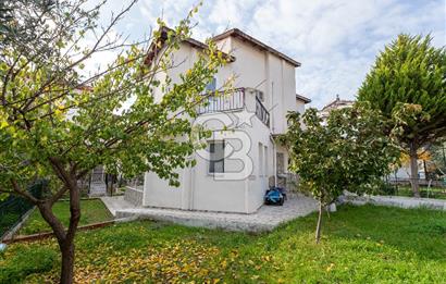 ÇANDARLIDA SİTE İÇERİSİNDE DENİZ MANZARALI EŞYALI SATILIK VİLLA