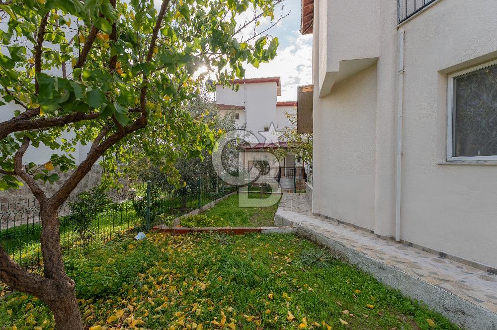 ÇANDARLIDA SİTE İÇERİSİNDE DENİZ MANZARALI EŞYALI SATILIK VİLLA