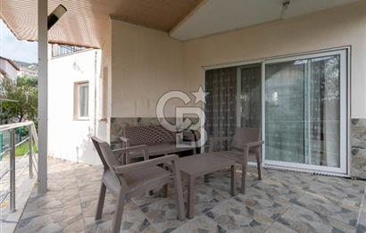 ÇANDARLIDA SİTE İÇERİSİNDE DENİZ MANZARALI EŞYALI SATILIK VİLLA