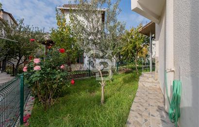 ÇANDARLIDA SİTE İÇERİSİNDE DENİZ MANZARALI EŞYALI SATILIK VİLLA