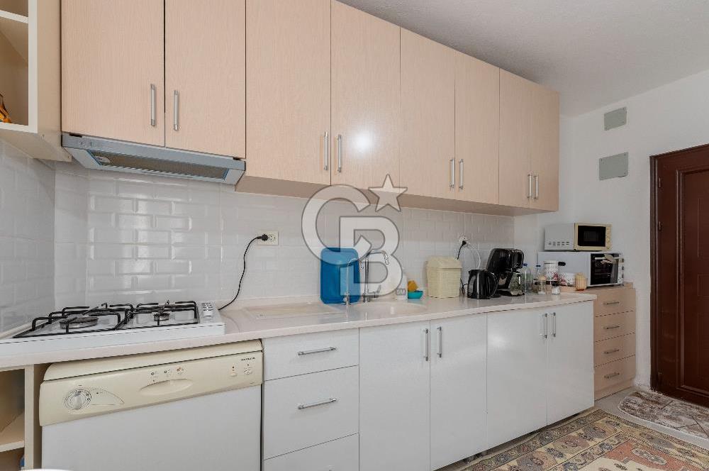 ÇANDARLIDA SİTE İÇERİSİNDE DENİZ MANZARALI EŞYALI SATILIK VİLLA