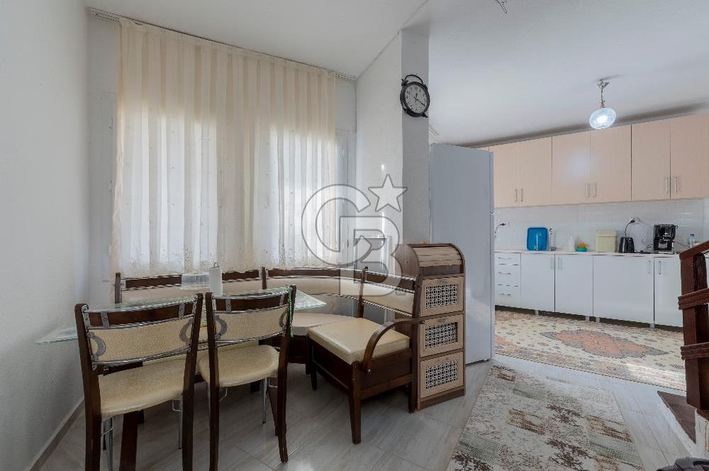 ÇANDARLIDA SİTE İÇERİSİNDE DENİZ MANZARALI EŞYALI SATILIK VİLLA