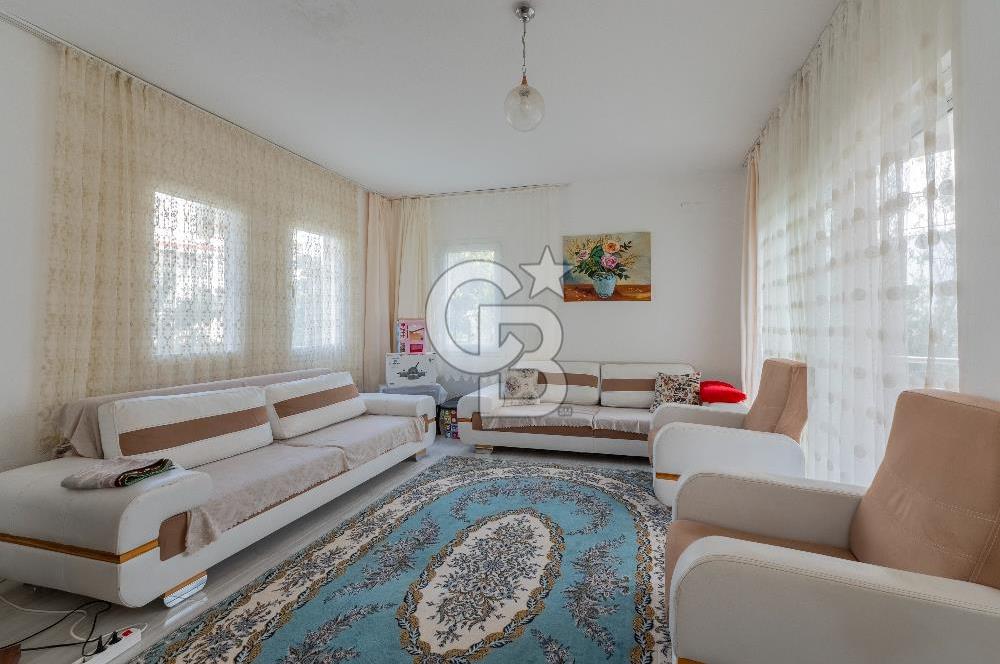 ÇANDARLIDA SİTE İÇERİSİNDE DENİZ MANZARALI EŞYALI SATILIK VİLLA