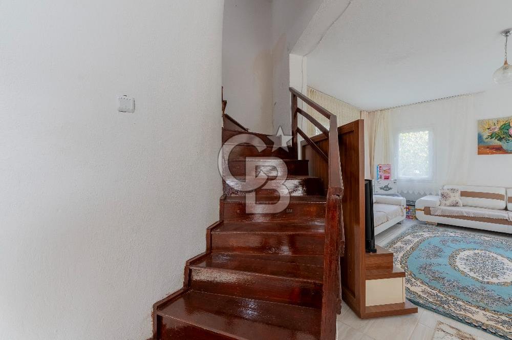 ÇANDARLIDA SİTE İÇERİSİNDE DENİZ MANZARALI EŞYALI SATILIK VİLLA