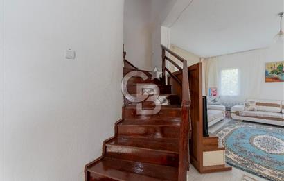 ÇANDARLIDA SİTE İÇERİSİNDE DENİZ MANZARALI EŞYALI SATILIK VİLLA