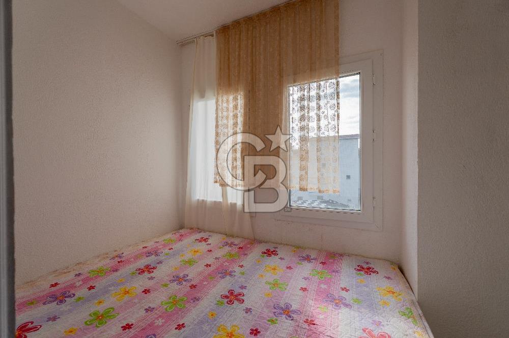 ÇANDARLIDA SİTE İÇERİSİNDE DENİZ MANZARALI EŞYALI SATILIK VİLLA