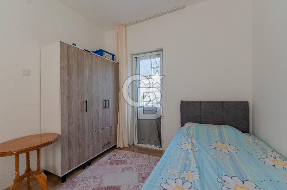 ÇANDARLIDA SİTE İÇERİSİNDE DENİZ MANZARALI EŞYALI SATILIK VİLLA