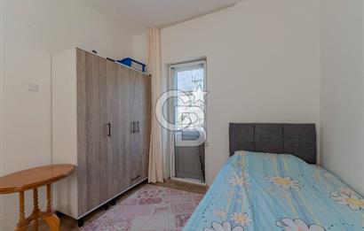 ÇANDARLIDA SİTE İÇERİSİNDE DENİZ MANZARALI EŞYALI SATILIK VİLLA