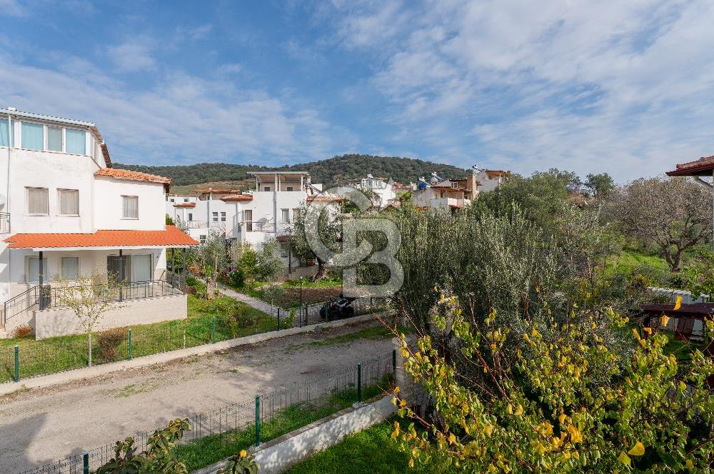 ÇANDARLIDA SİTE İÇERİSİNDE DENİZ MANZARALI EŞYALI SATILIK VİLLA