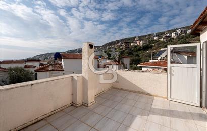 ÇANDARLIDA SİTE İÇERİSİNDE DENİZ MANZARALI EŞYALI SATILIK VİLLA